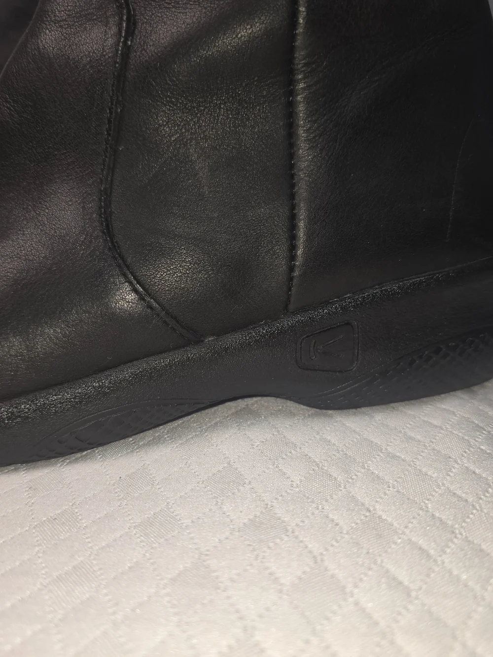 Keen Bern baby black leather knee-high boots wedge heel buckle womens 9